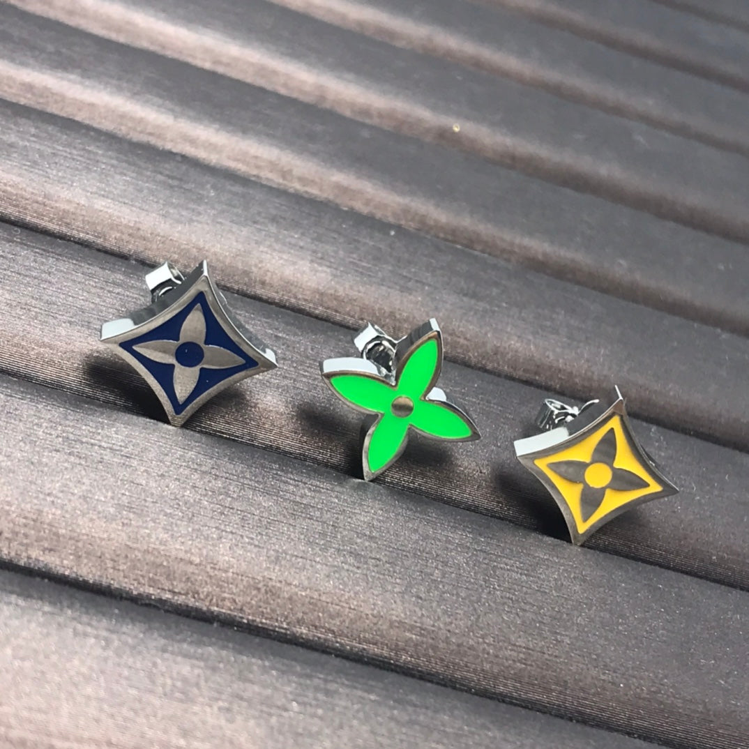 Louis Vuitton MONOGRAM STAR STUD SILVER EARRINGS