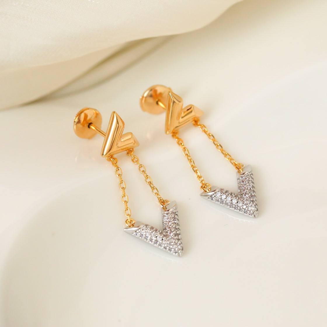 Louis Vuitton VOLT GOLD DIAMOND DROP EARRINGS