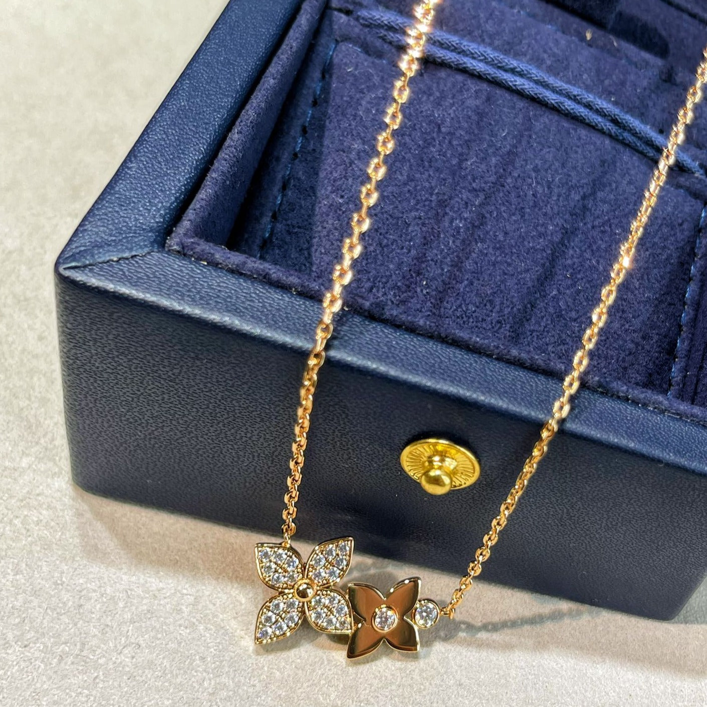 Louis Vuitton STAR BLOSSOM NECKLACE PINK GOLD DIAMONDS