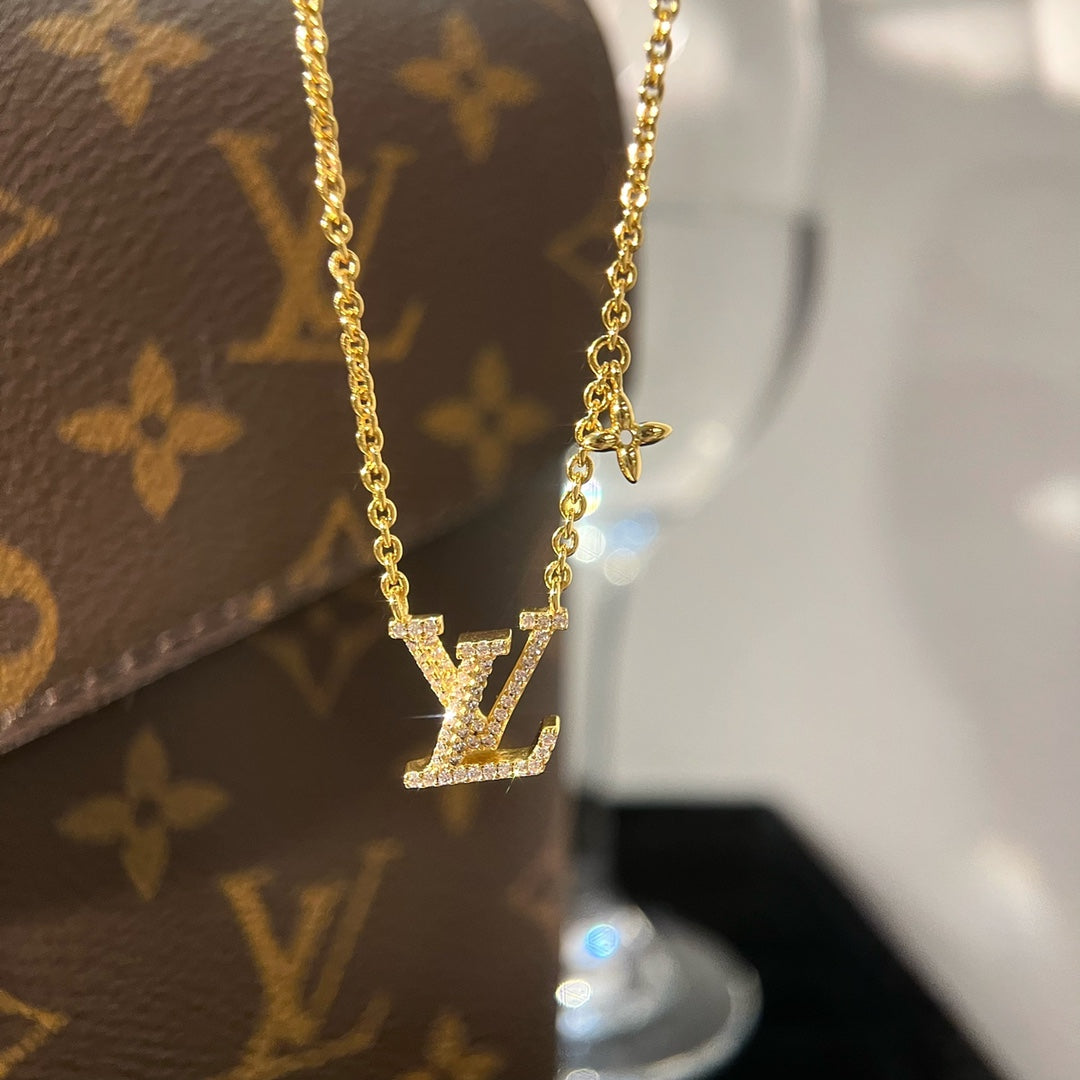 Louis Vuitton LOGO PENDANT DIAMOND GOLD NECKLACE