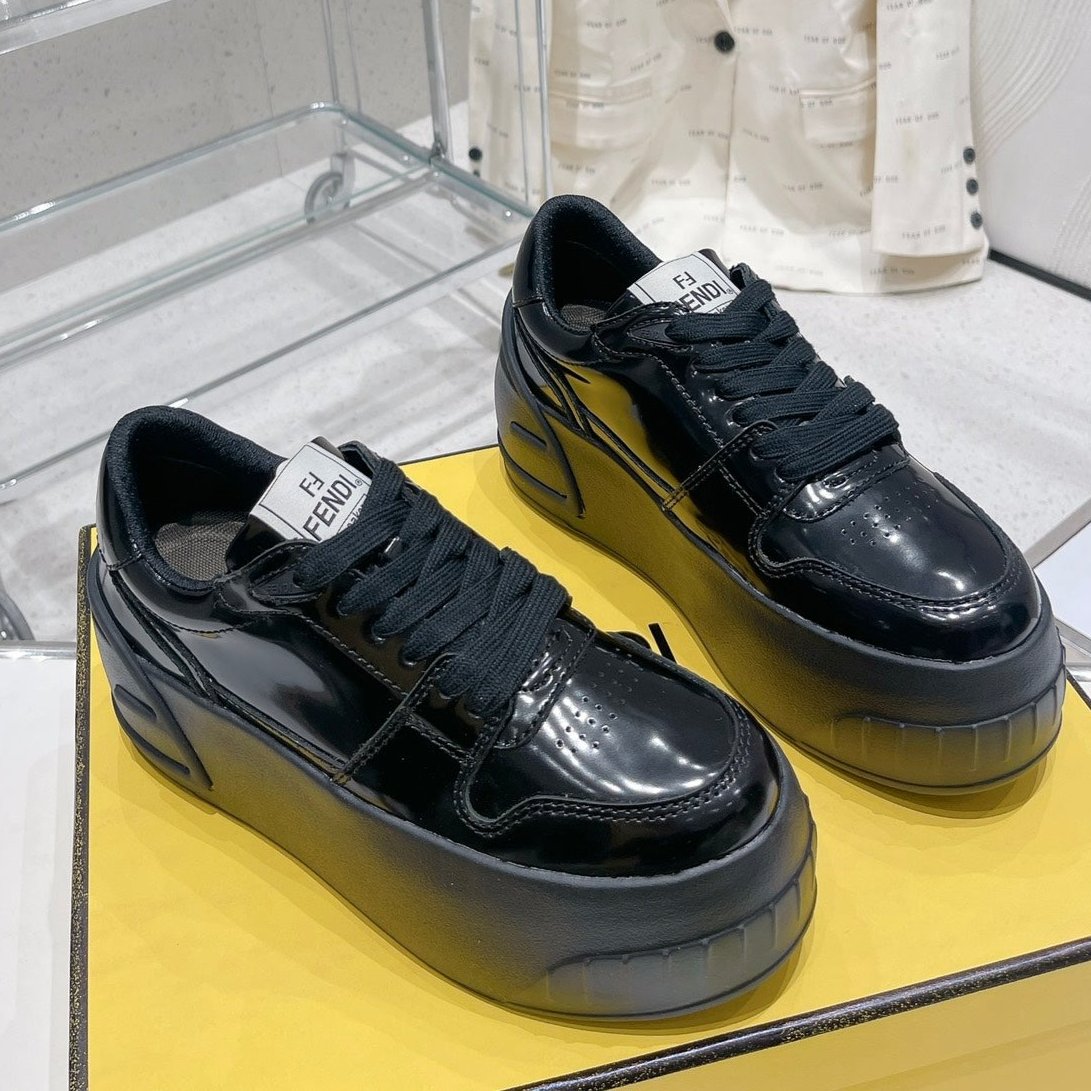 FENDI FENDI LOW-TOP TRAINER IN BLACK CALFSKIN