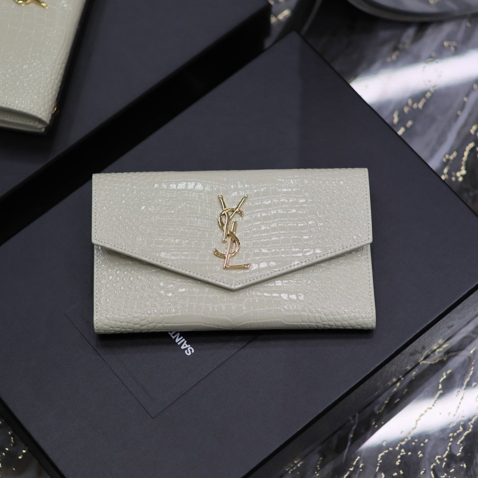 Saint Laurent UPTOWN WALLET 21 IN WHITE CROCODILE PATTERN CALFSKIN GOLD LOGO