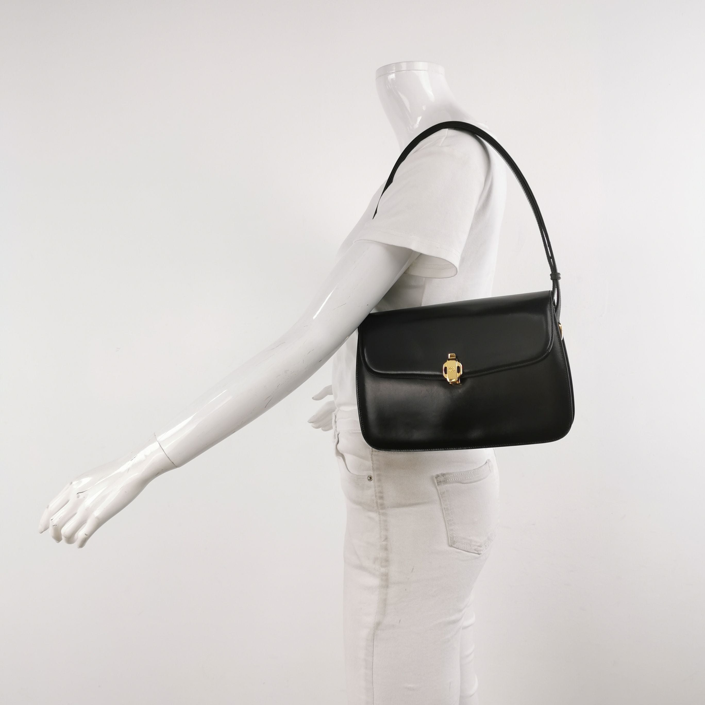 Gucci Leather Solid Metal Logo Vintage Shoulder Bag 250608781228532