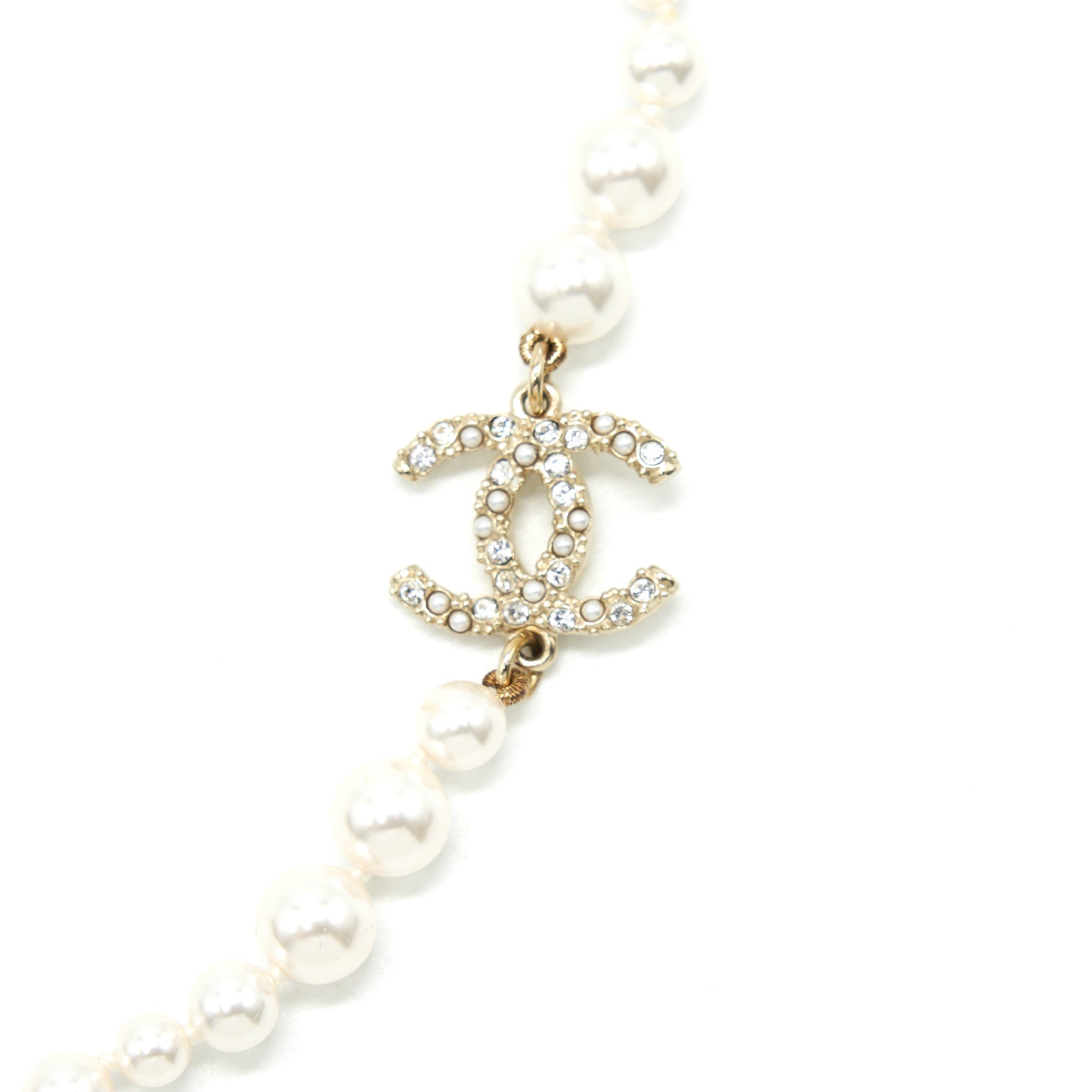 CHANEL CC LOGO PEARL NECKLACE GHW