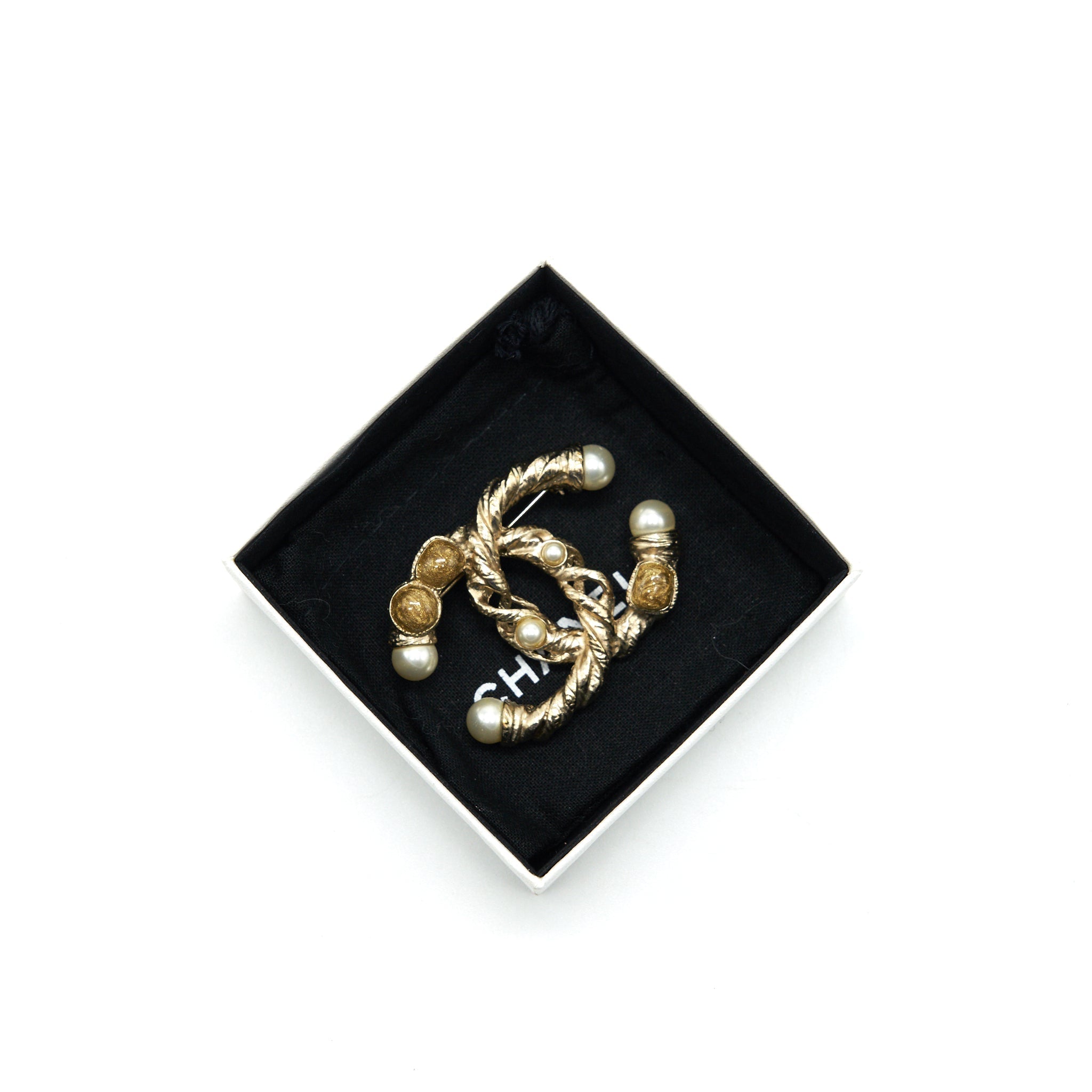 CHANEL CC PERAL BROOCH GHW