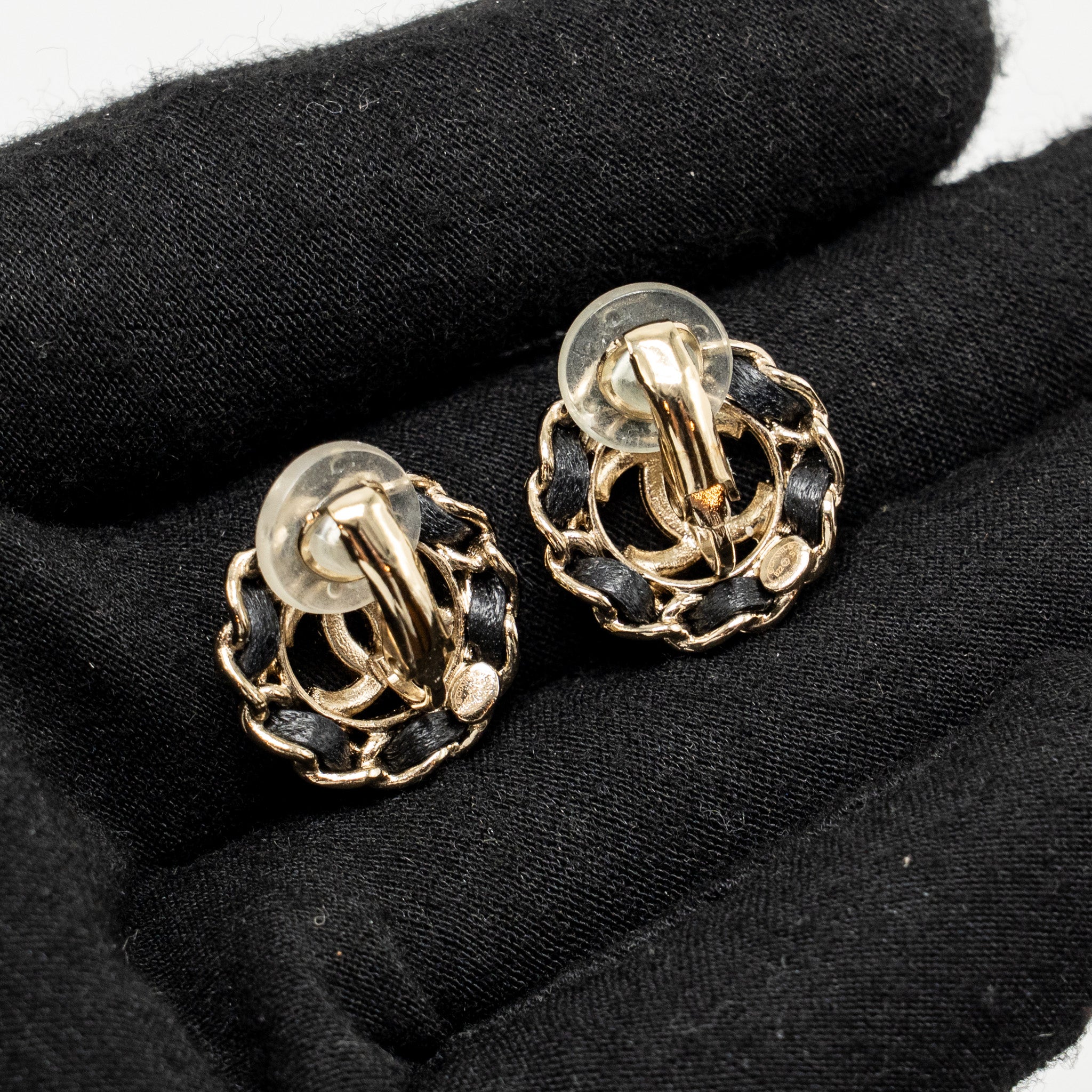 Chanel leather chain round cc logo ear clips light gold tone