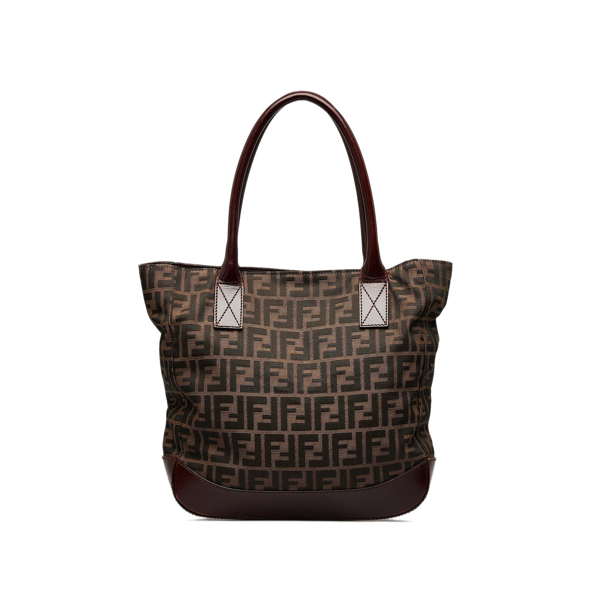 Fendi Zucca Tote (SHG-EXy5Rn)