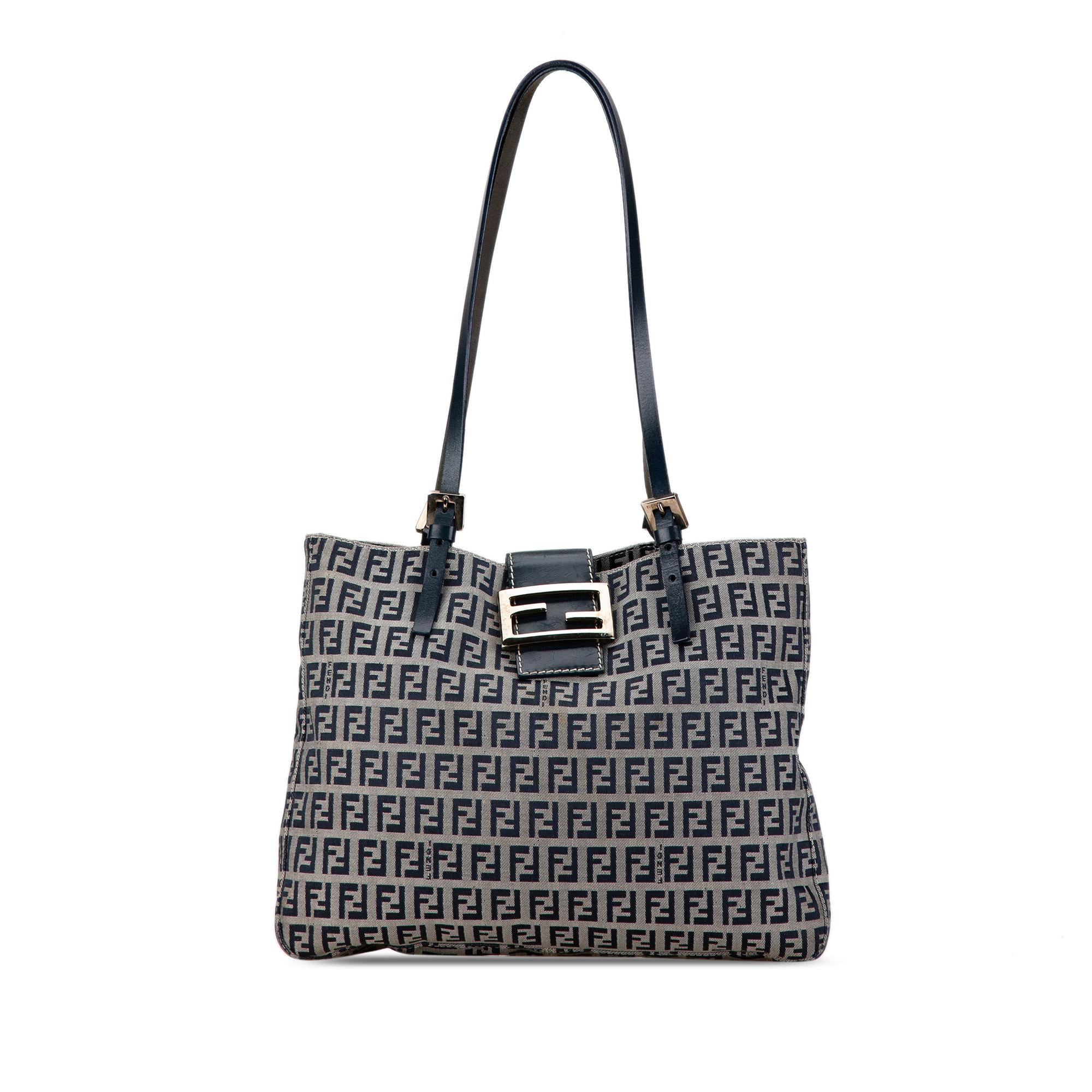Fendi Zucchino Canvas Tote (SHG-YqfW3r)