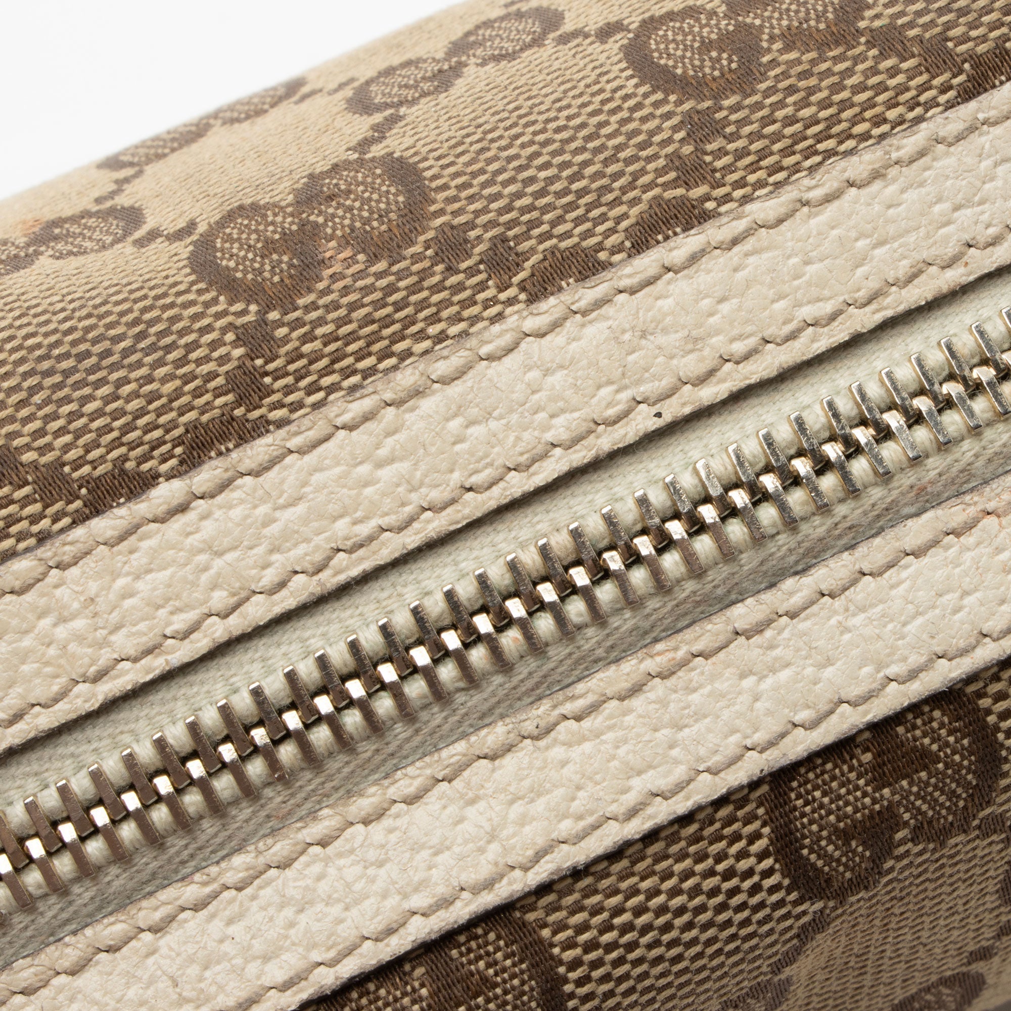 Gucci GG Canvas Cosmetic Case (SHF-6mMBZX)