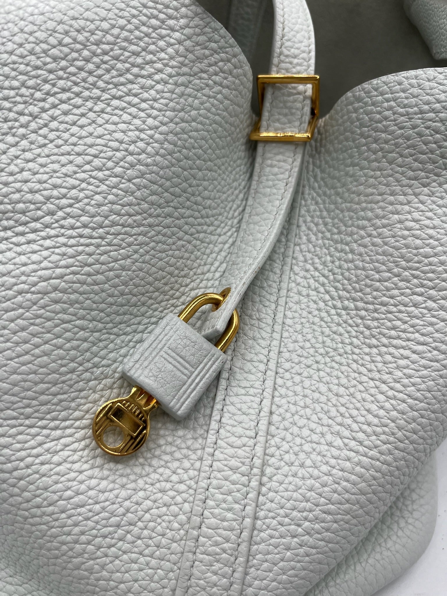 HERMES - Picotin Lock 22 White Clemence Handbag