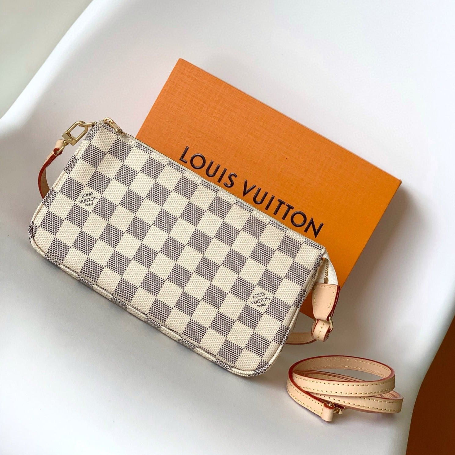 Louis Vuitton pochette accessories 23cm beige damier azur canvas