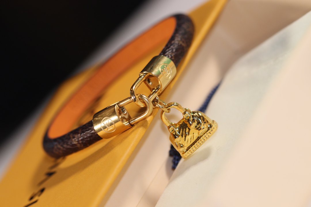 Louis Vuitton SPEEDY CHARM BRACELET