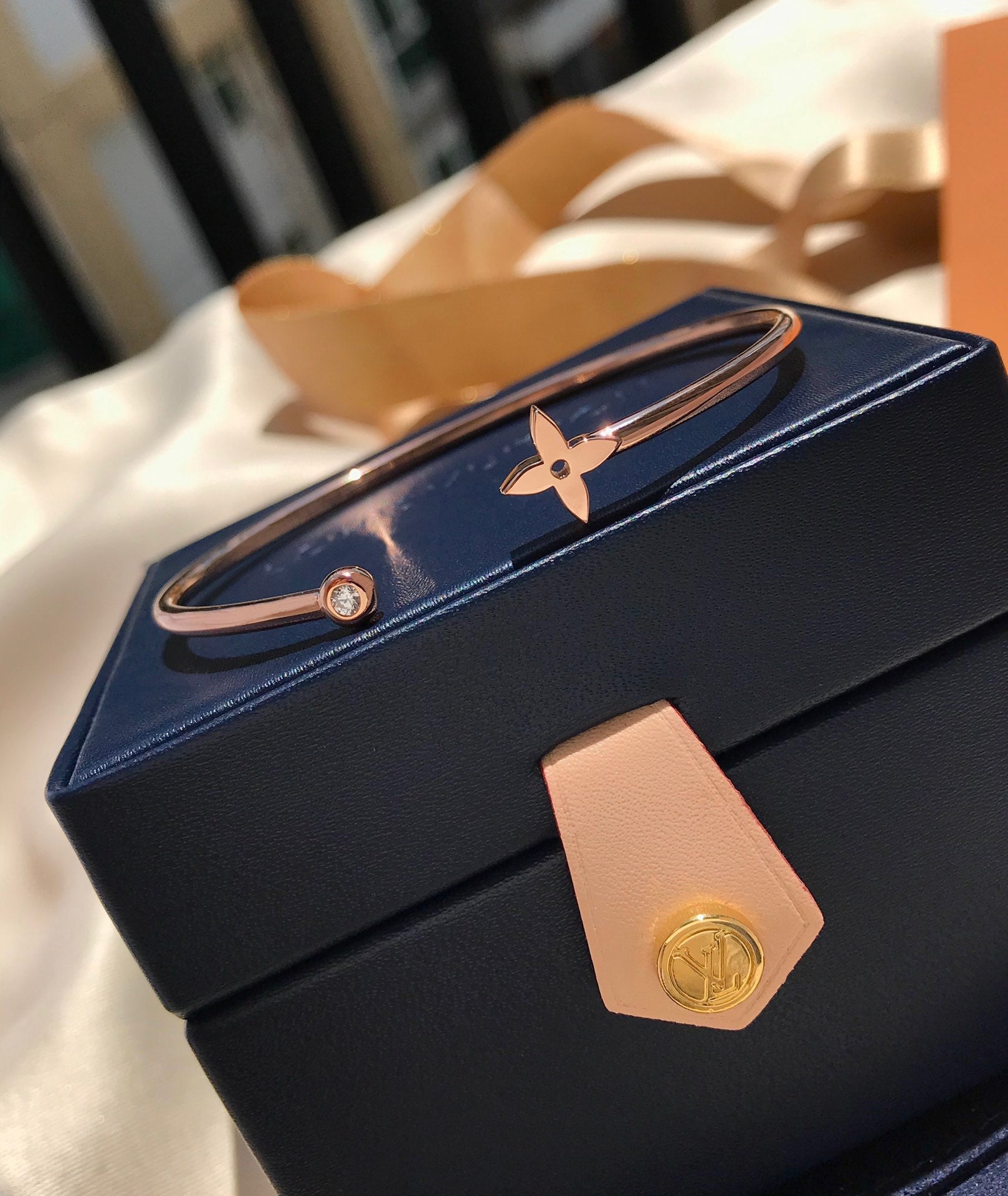 Louis Vuitton BLOSSOM DIAMOND ROSE GOLD TWIST BRACELET