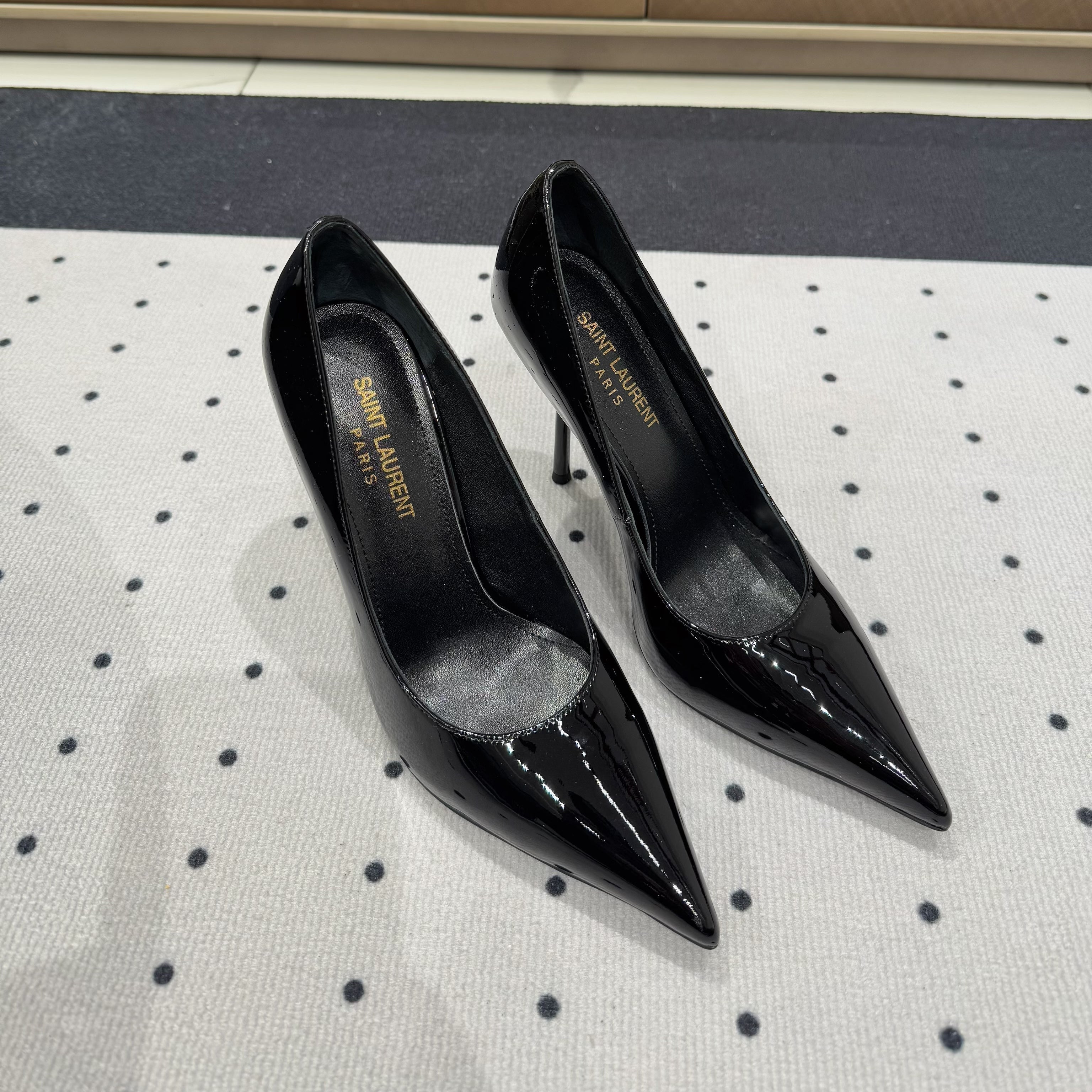 Saint Laurent NORMA PUMPS IN BLACK GLOSSY SHEEPSKIN