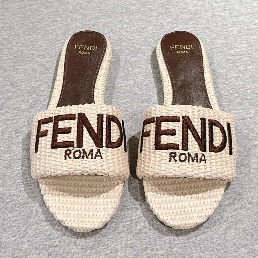 FENDI FENDI SIGNATURE MULE SLIDES IN WHITE FIBRE WITH BROWN EMBROIDERED LOGO