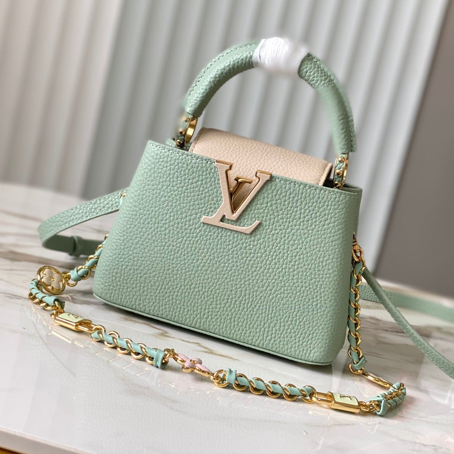 Louis Vuitton capucines mini 21 green beige taurillon leather gold hardware