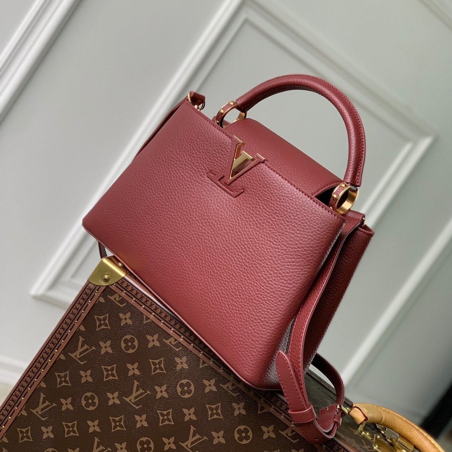 Louis Vuitton capucines mm 31.5 burgundy taurillon leather gold hardware