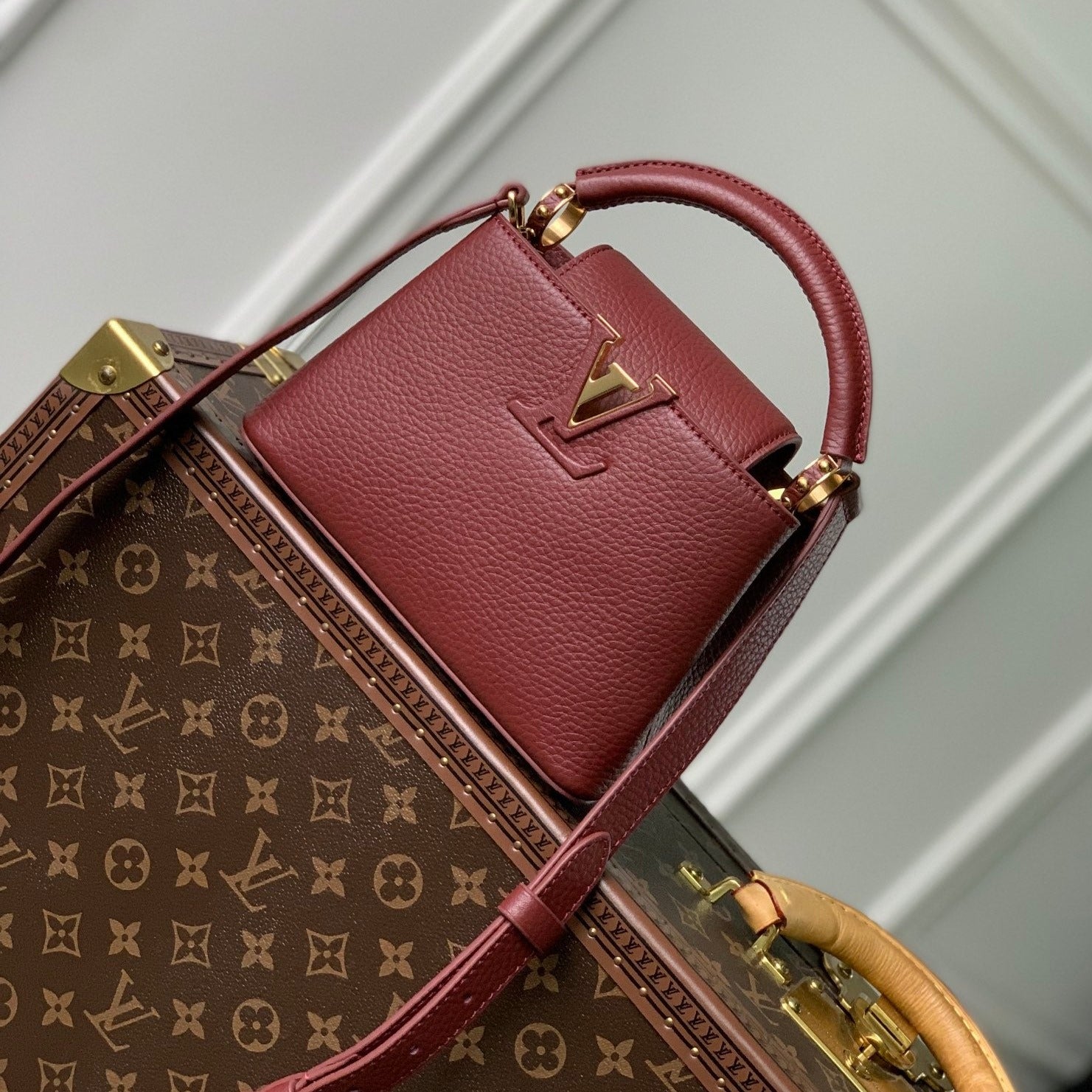 Louis Vuitton CAPUCINES MINI 21 BURGUNDY TAURILLON GOLD HARDWARE