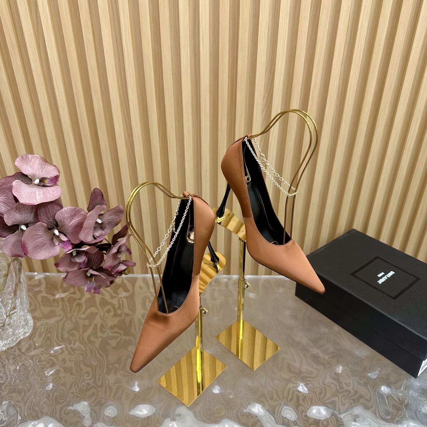 Saint Laurent RÉGINE PUMPS IN RUSTIC ORANGE SATIN GOLD CHAIN