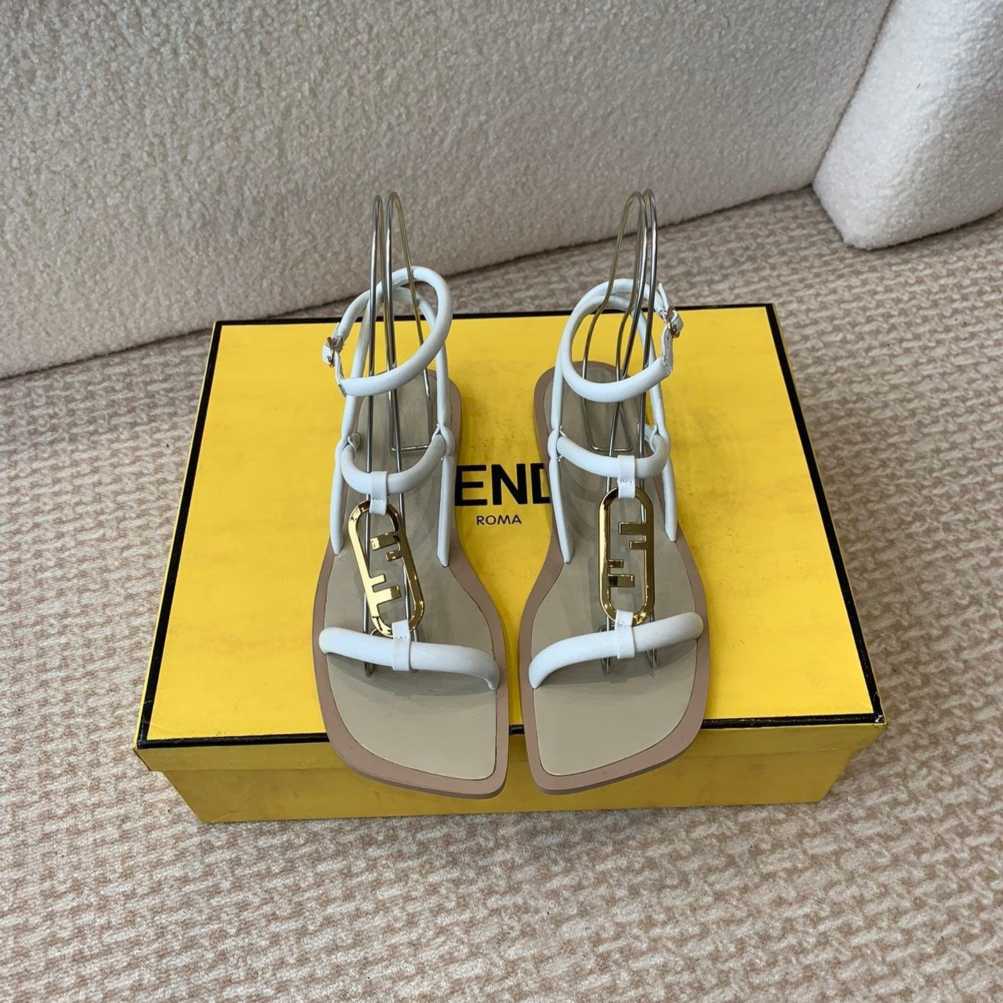 FENDI FENDI O'LOCK THONG SANDAL WHITE CALFSKIN WITH GOLD HARDWARE