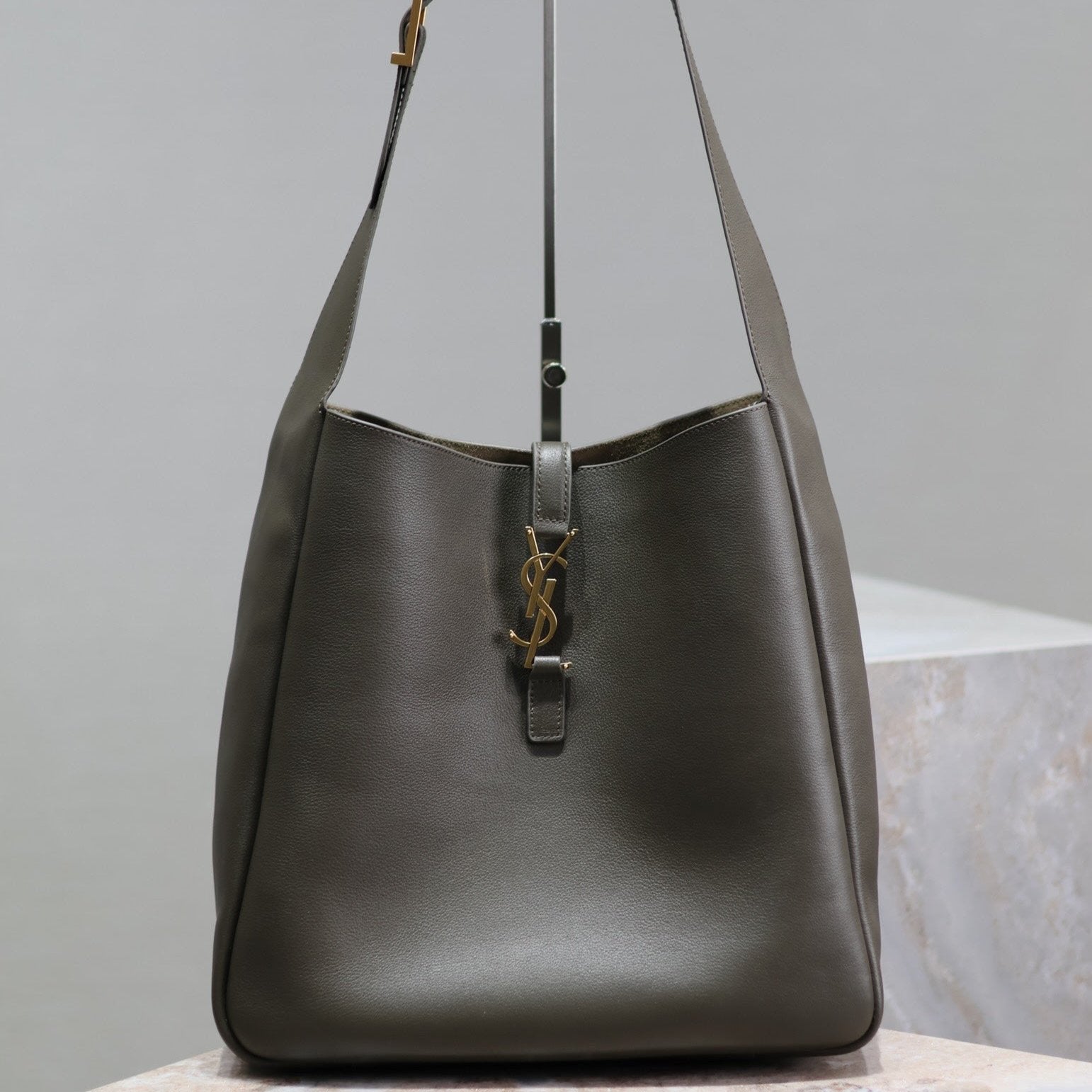 Saint Laurent LE 5 À 7 LARGE BAG 31 IN KHAKI GREEN LAMBSKIN