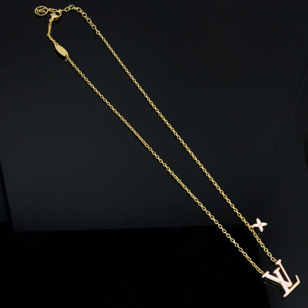Louis Vuitton IDYLLE BLOSSOM PENDANT GOLD NECKLACE