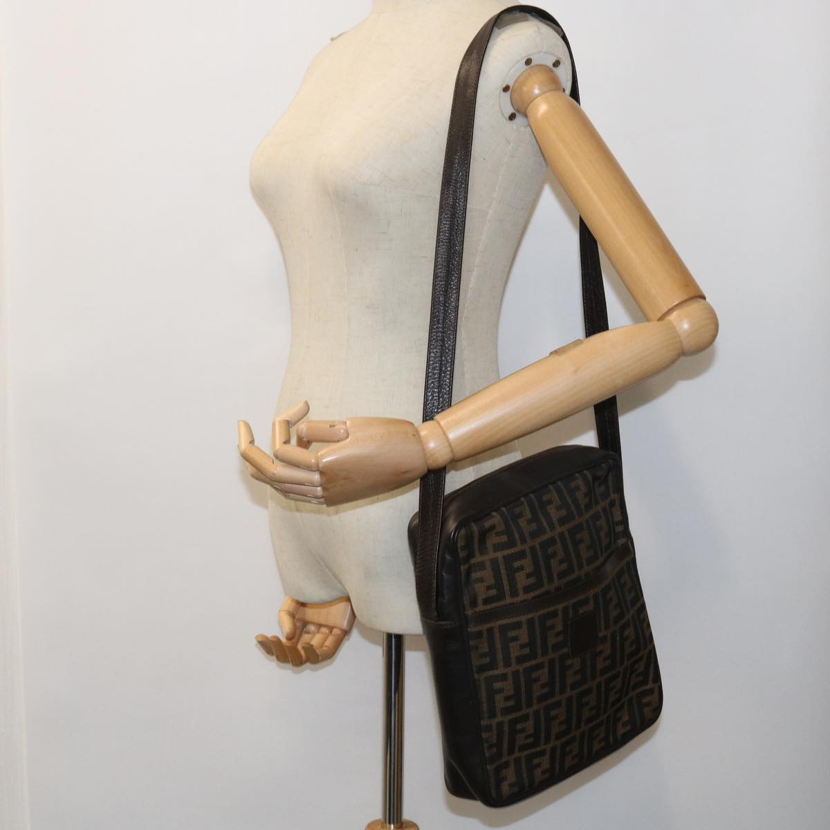 FENDI Zucca Canvas Shoulder Bag Vintage Brownyk8520