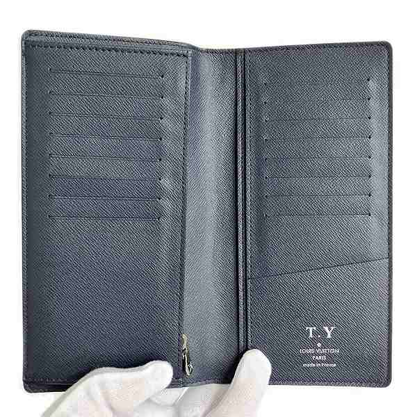 Louis Vuitton Taiga Portefeuille Brazza Wallet