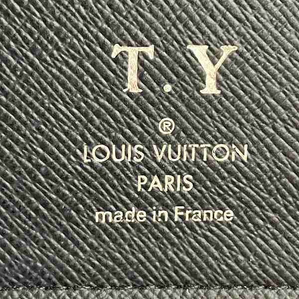 Louis Vuitton Taiga Portefeuille Brazza Wallet