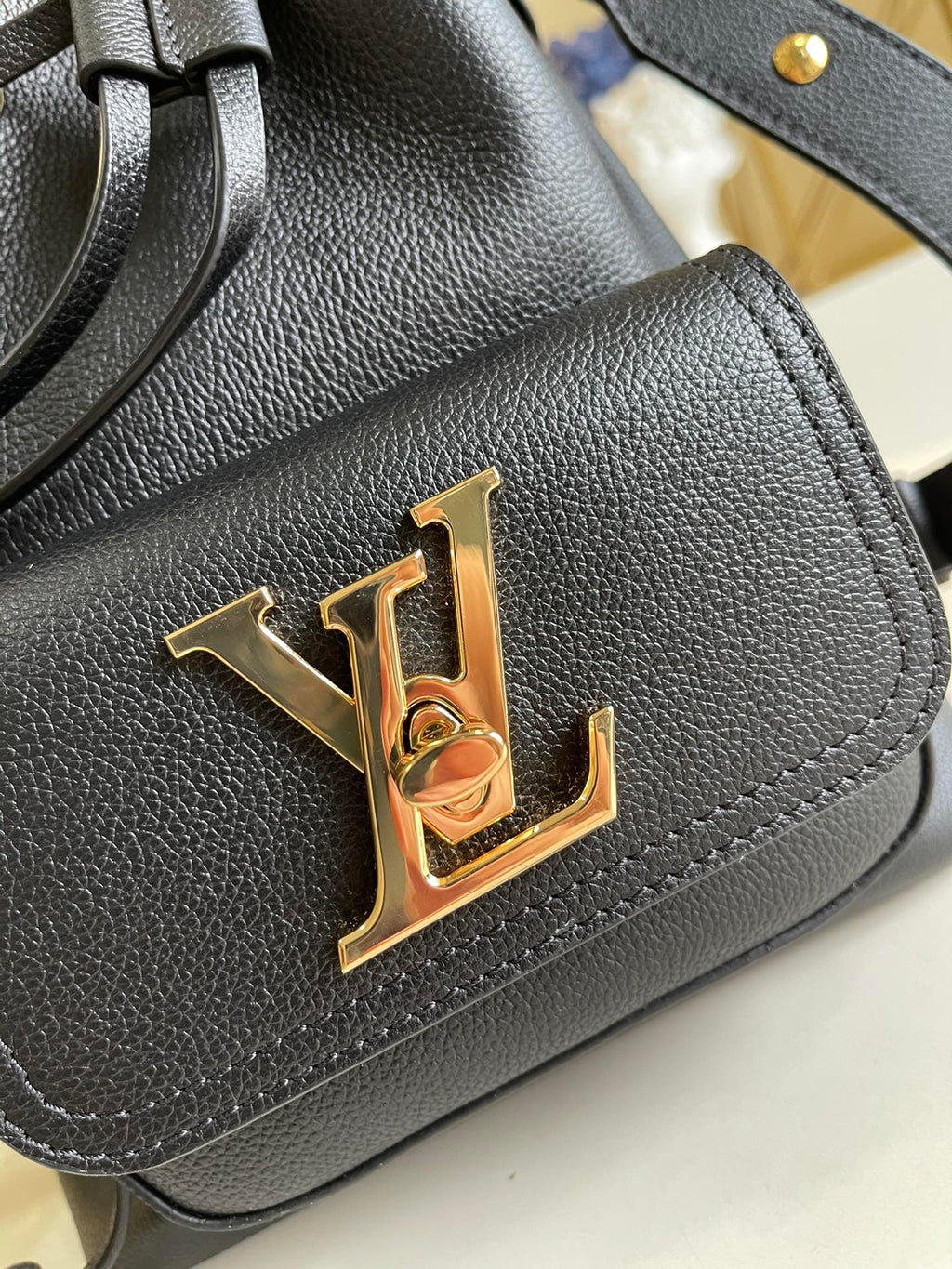 Louis Vuitton LOCKME BUCKET 23 BLACK GRAINED CALF SKIN