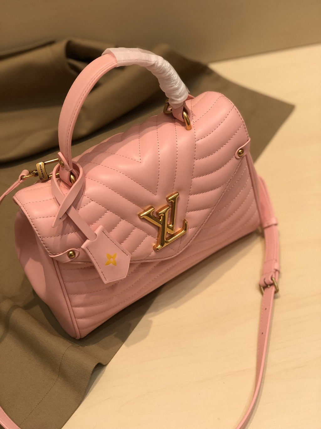 Louis Vuitton NEW WAVE TOP HANDLE 26CM PINK CALFSKIN