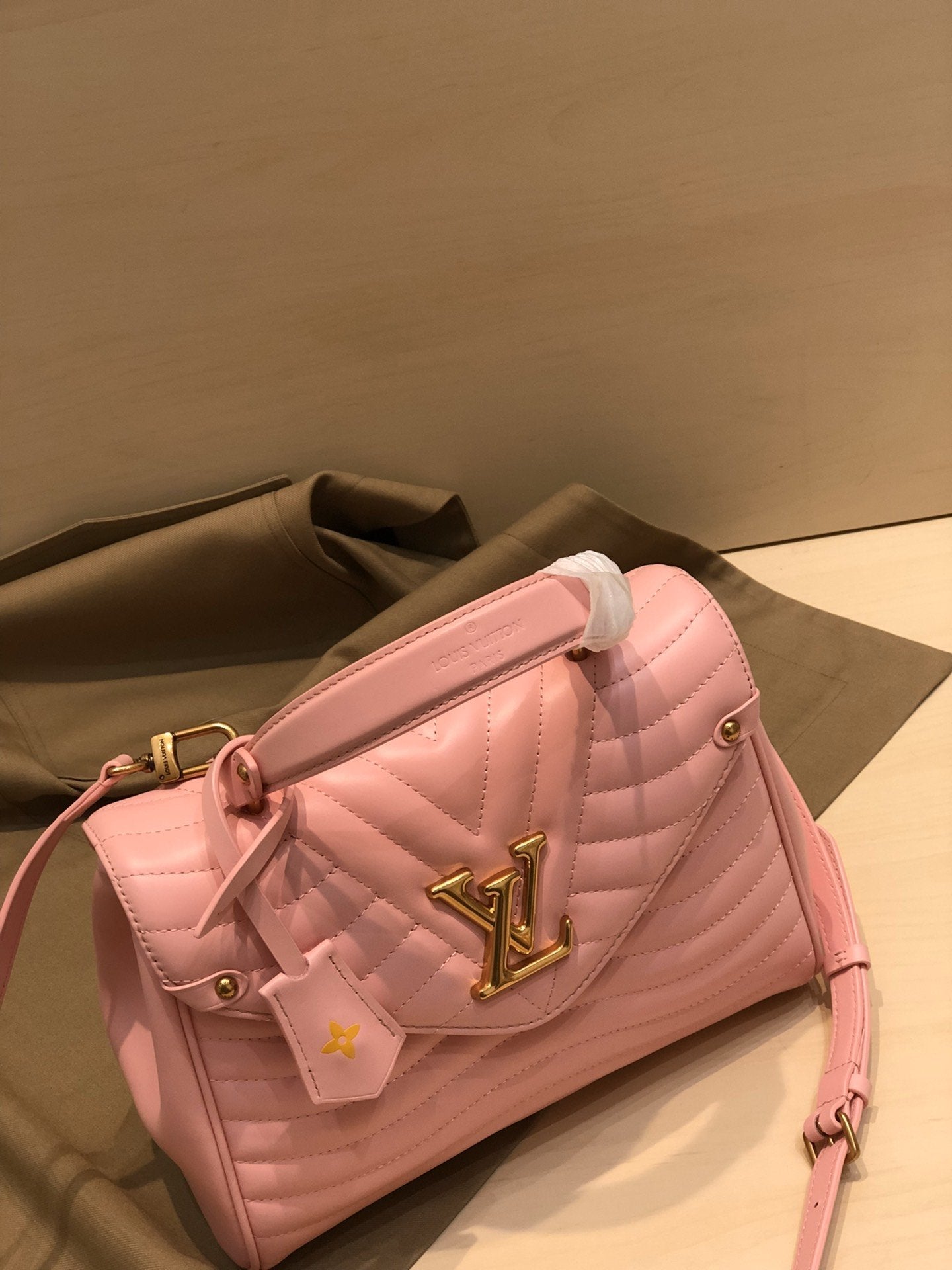 Louis Vuitton NEW WAVE TOP HANDLE 26CM PINK CALFSKIN
