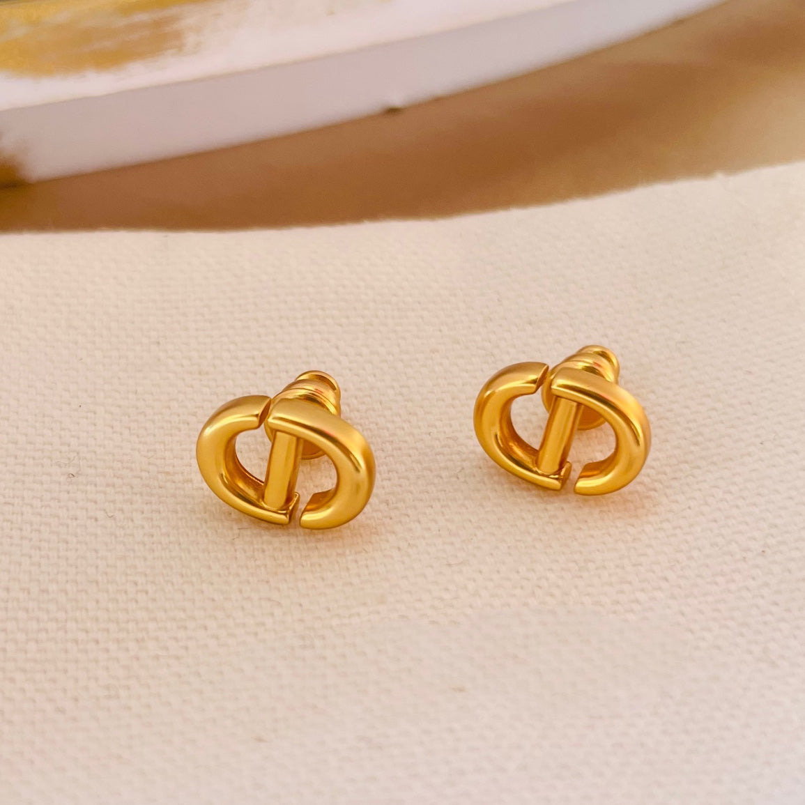 DIOR PETIT STUD EARRINGS GOLD