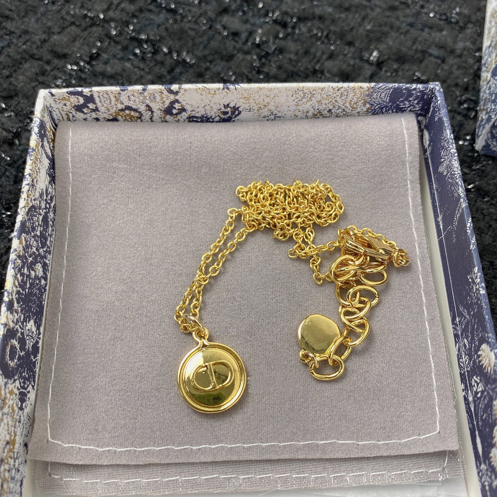 DIOR PEDANT GOLD NECKLACE