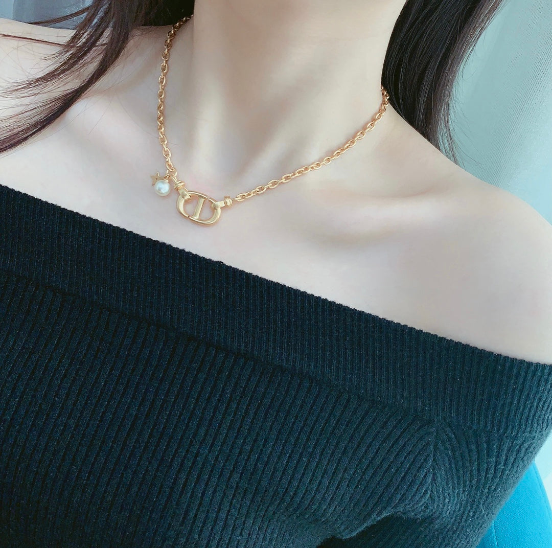 DIOR PEDANT MOP STAR GOLD NECKLACE