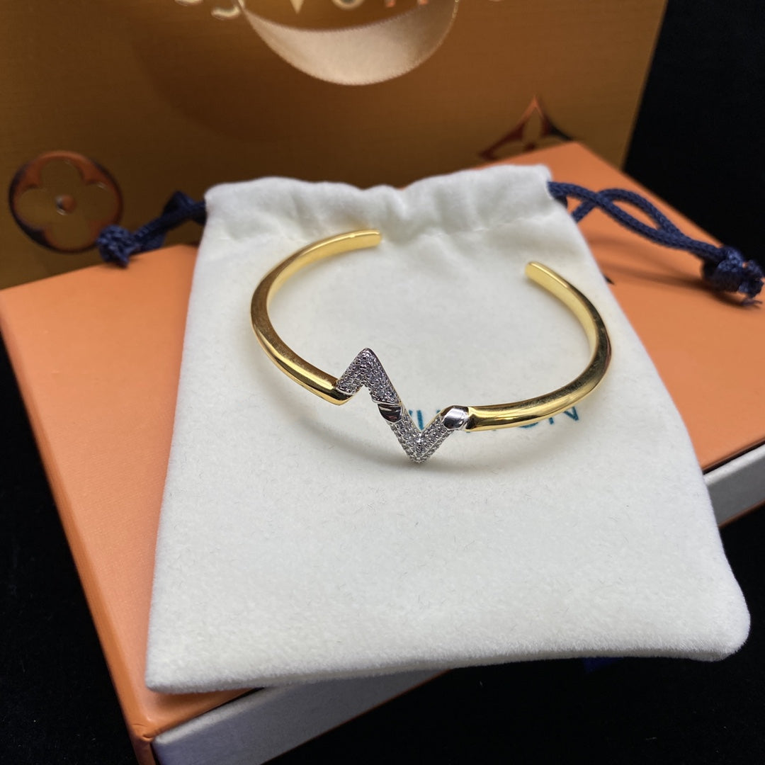 Louis Vuitton VOLTE UPSITE DOWN DIAMOND GOLD OPEN BRACELET