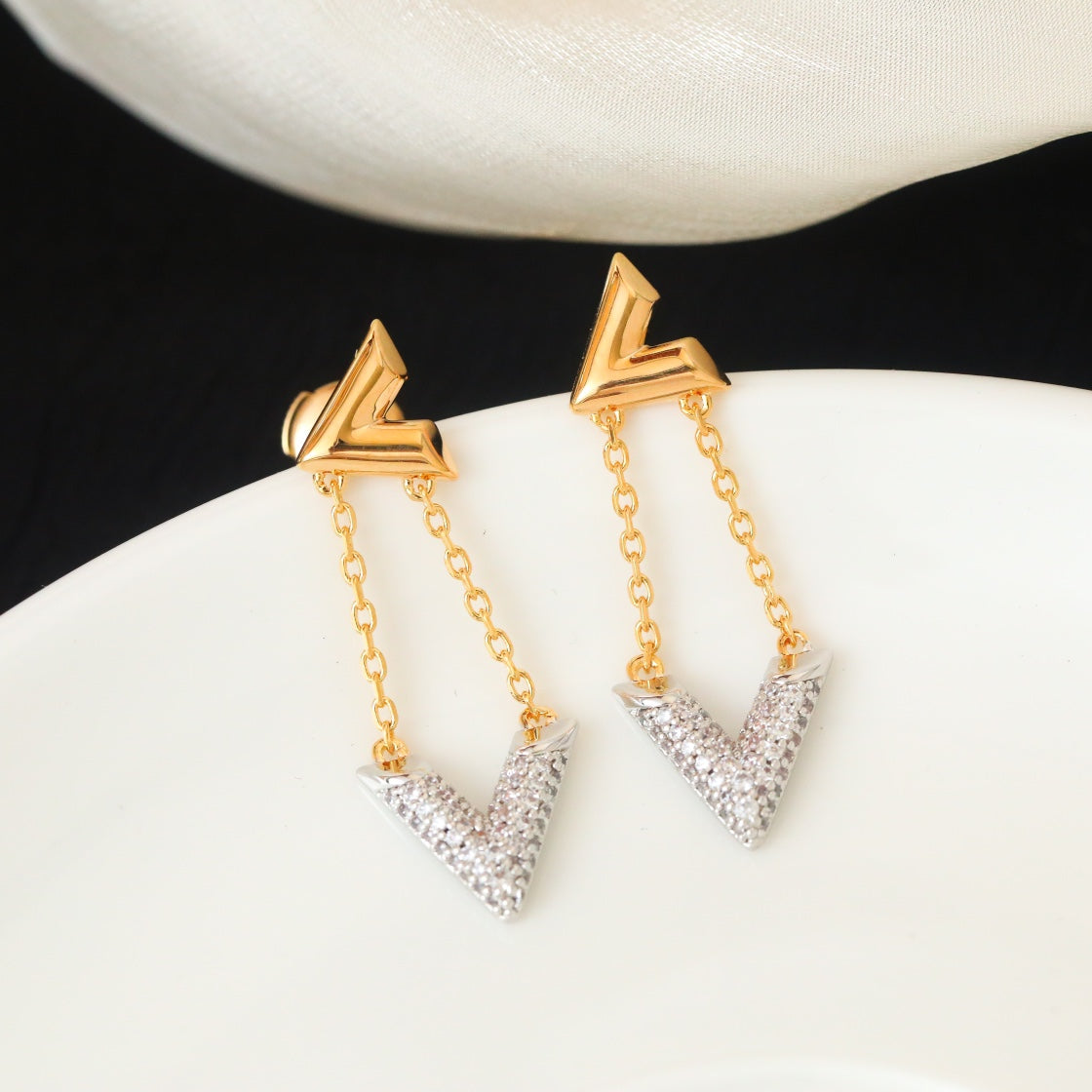 Louis Vuitton VOLT GOLD DIAMOND DROP EARRINGS