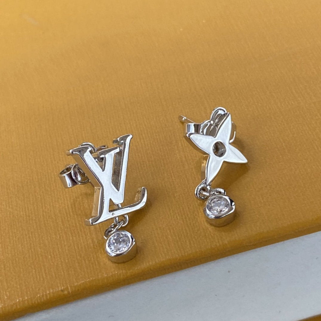 Louis Vuitton STAR DIAMOND SILVER STUD EARRINGS