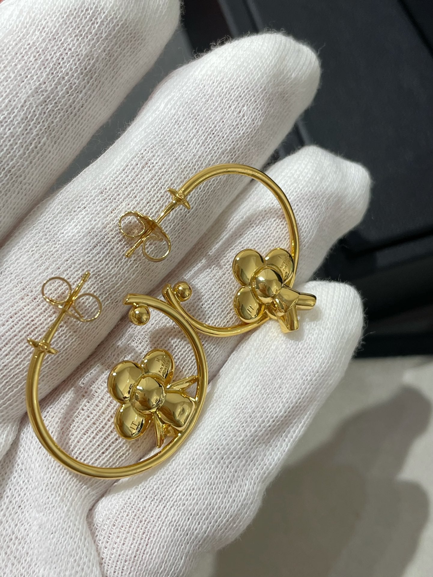 Louis Vuitton VIENVIEN GOLD HOOP EARRINGS