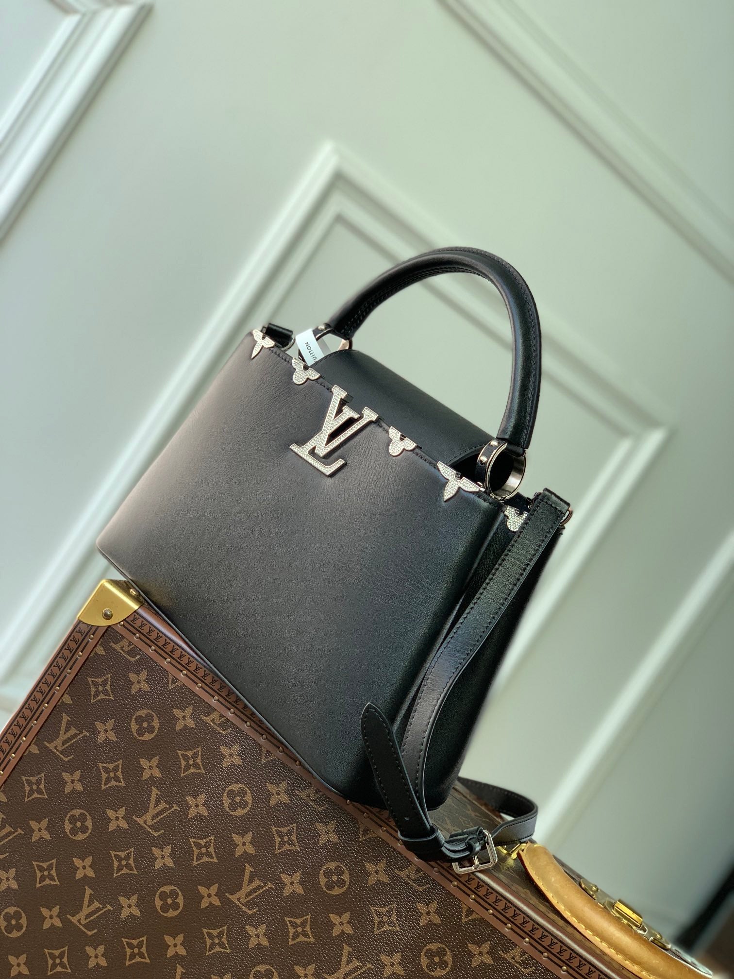 Louis Vuitton CAPUCINES MM 31 BLACK TAURILLON SILVER HARDWARE