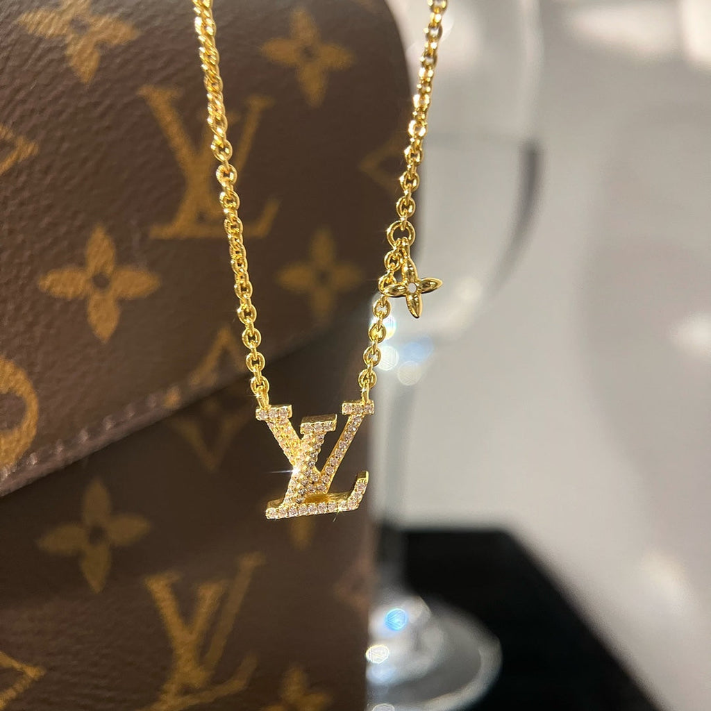 Louis Vuitton LOGO PENDANT DIAMOND GOLD NECKLACE