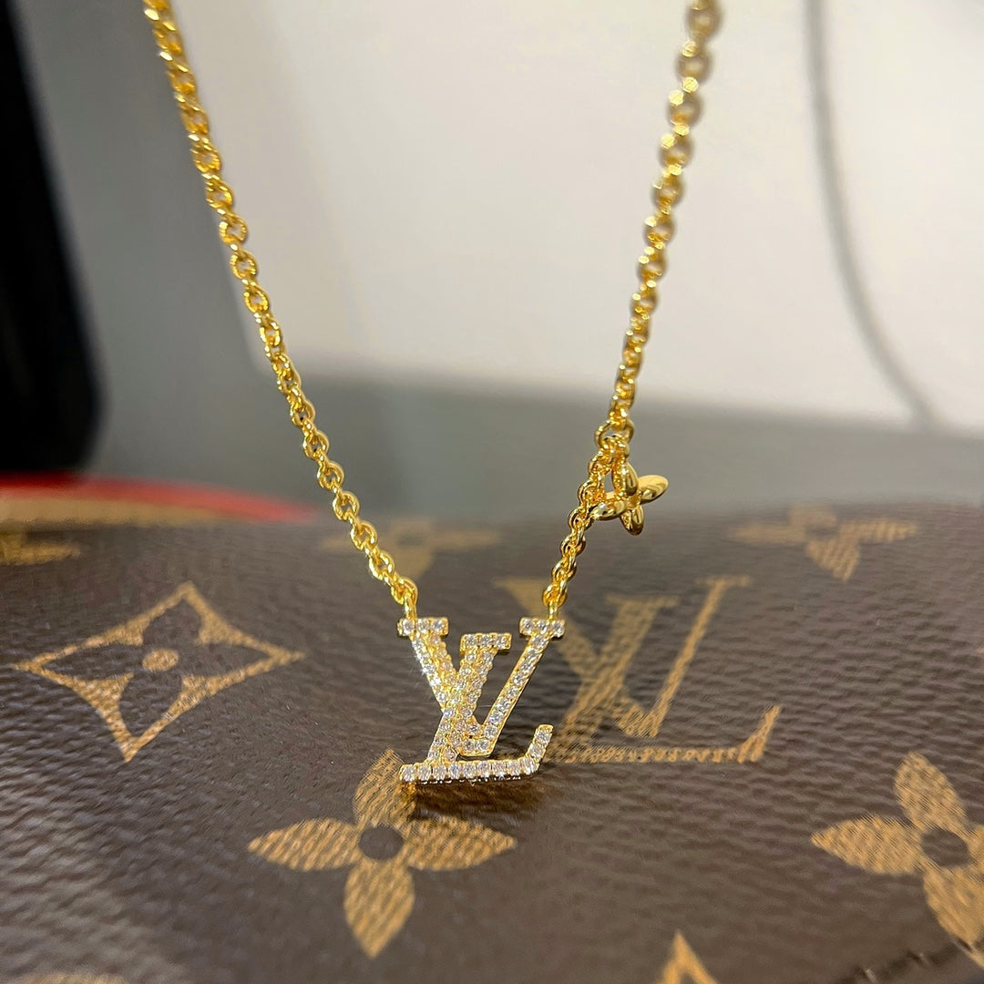 Louis Vuitton LOGO PENDANT DIAMOND GOLD NECKLACE