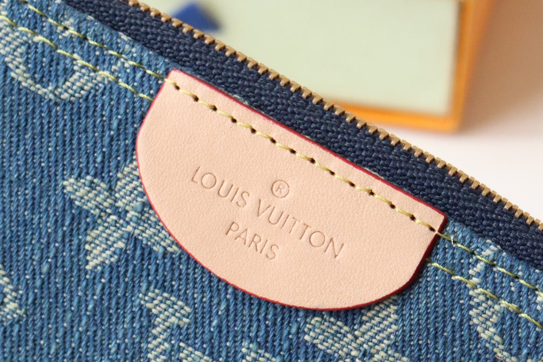 Louis Vuitton POCHETTE CLET DENIM BLEU
