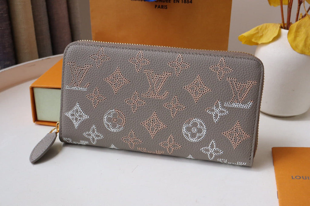 Louis Vuitton ZIPPY WALLET 19.5 MAHINA LEATHER