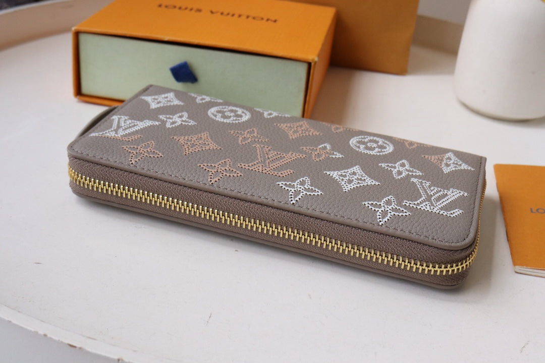 Louis Vuitton ZIPPY WALLET 19.5 MAHINA LEATHER