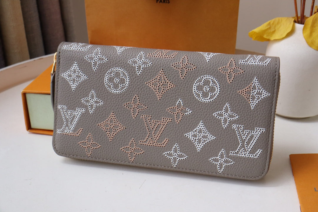 Louis Vuitton ZIPPY WALLET 19.5 MAHINA LEATHER
