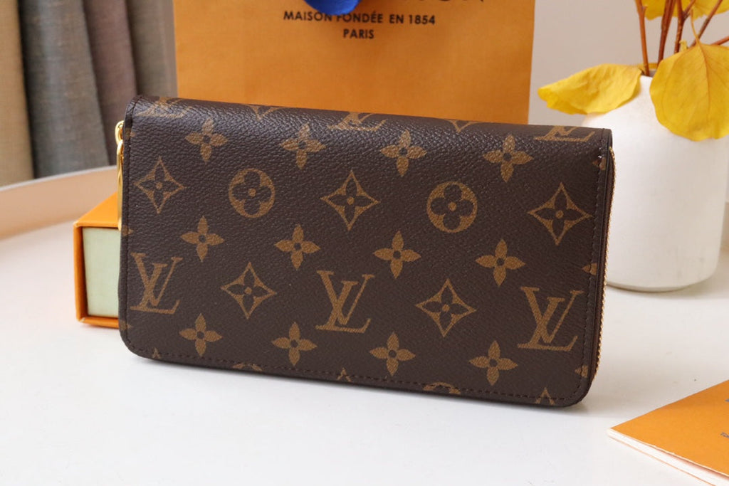 Louis Vuitton ZIPPY WALLET 9.5 MONOGRAM CANVAS