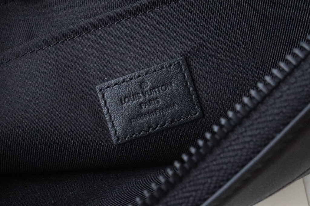 Louis Vuitton POCHETTE TO GO 30 MONOGRAM ECLIPSE