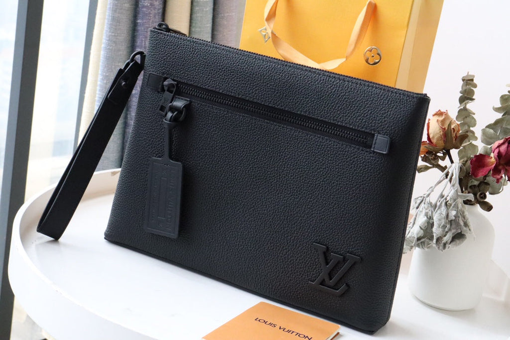 Louis Vuitton TAKEOFF POUCH 30 AEROGRAM BLACK CALFSKIN