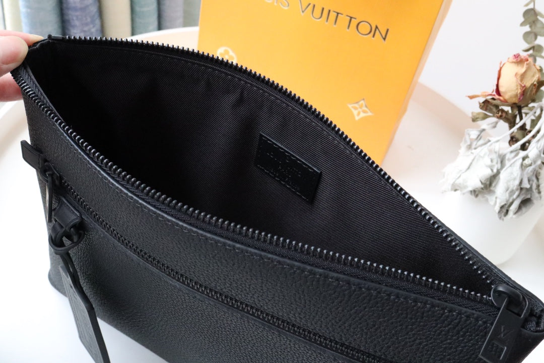 Louis Vuitton TAKEOFF POUCH 30 AEROGRAM BLACK CALFSKIN
